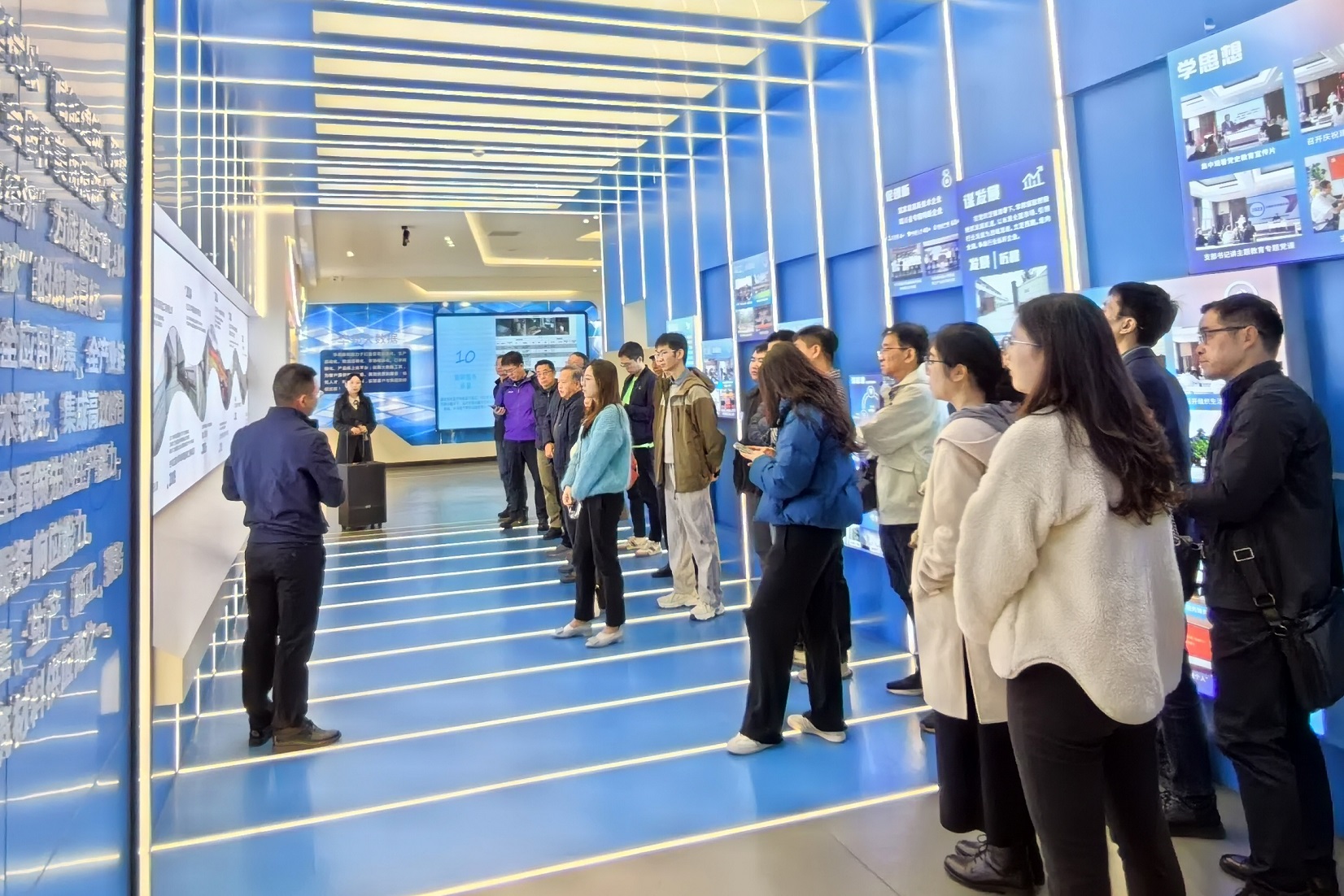 上海交通大学四川校友会及青白江区工商联一行莅临华邦保和考察交流 上海交通大学四川校友会及青白江区工商联一行莅临华邦保和考察交流